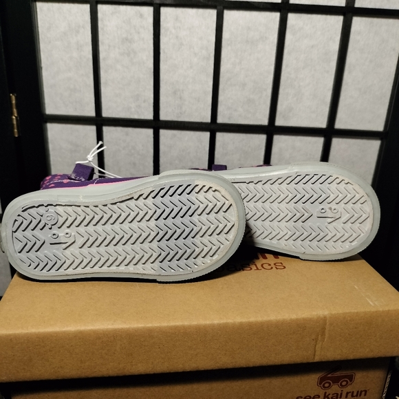 See Kai Run Basics Ripley Boots Girl's Size 6 purple/hearts - Picture 4 of 4